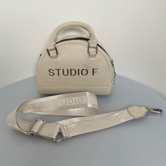 Studio F Cream crossbody Bag - Picture 2 of 11
